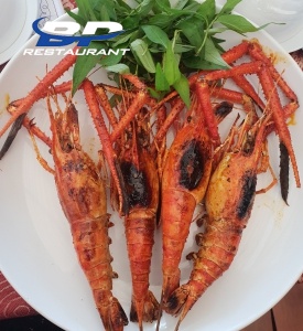 Tôm càng sen nướng mọi